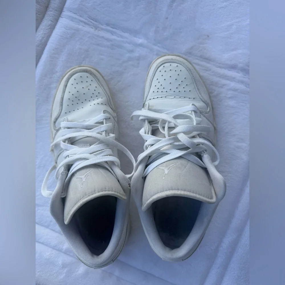 Nike Air Jordan 1 Low Triple White Tumbled Leather 553558-130 Men's 11 Comfy